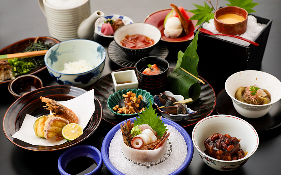 湯田川温泉 珠玉や ペア宿泊券(1泊2食付)【詣でる つかる 頂きます】(山形県鶴岡市) 開湯1300年の歴史ロマン 予約不要の貸切風呂 新鮮な魚介と地元野菜 | 源泉かけ流し 和食 東北 庄内 日本海 記念日 誕生日プレゼント 夫婦旅行 カップル