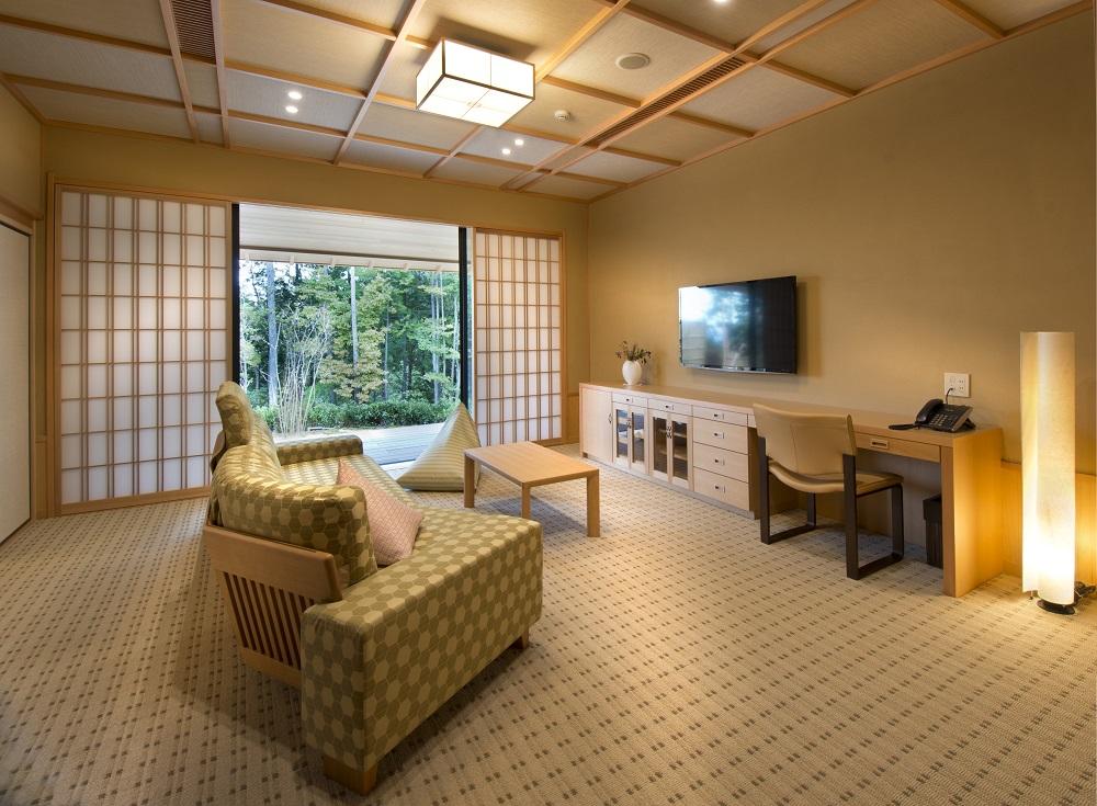 【迎賓庵 あけくれ】月・水・祝日限定 1泊2食付 ペア 宿泊券《露天風呂付和室ベッド》