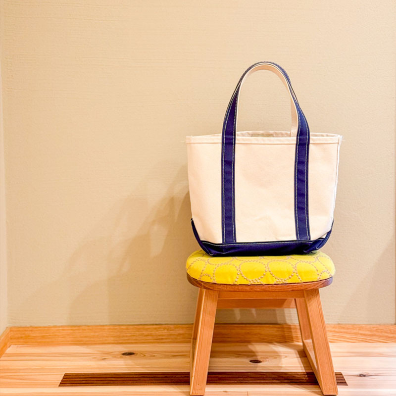 子どものいす ( まごまごの椅子 無地 キッズ用 子供用 ) ( チェア ダイニング インテリア 玄関 木製 腰掛 イス 無垢材 杉 ホワイトアッシュ 家具 おしゃれ 人気 おすすめ 新生活 一人暮らし 国産 )