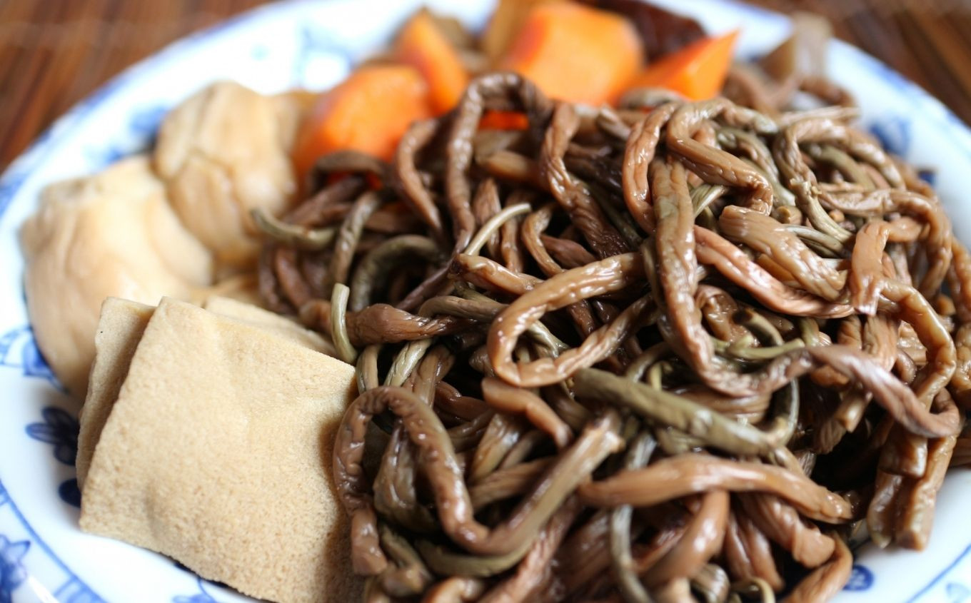 100%天然物 特上 干しぜんまい 120g 令和7年産 新物【乾燥ぜんまい 干しぜんまい 天日干し 手もみ 乾物 新潟県 糸魚川市 山菜 ゼンマイ 能生 完全手作業 完全天日乾燥 笠原建設 煮物 炒め物 ナムル】