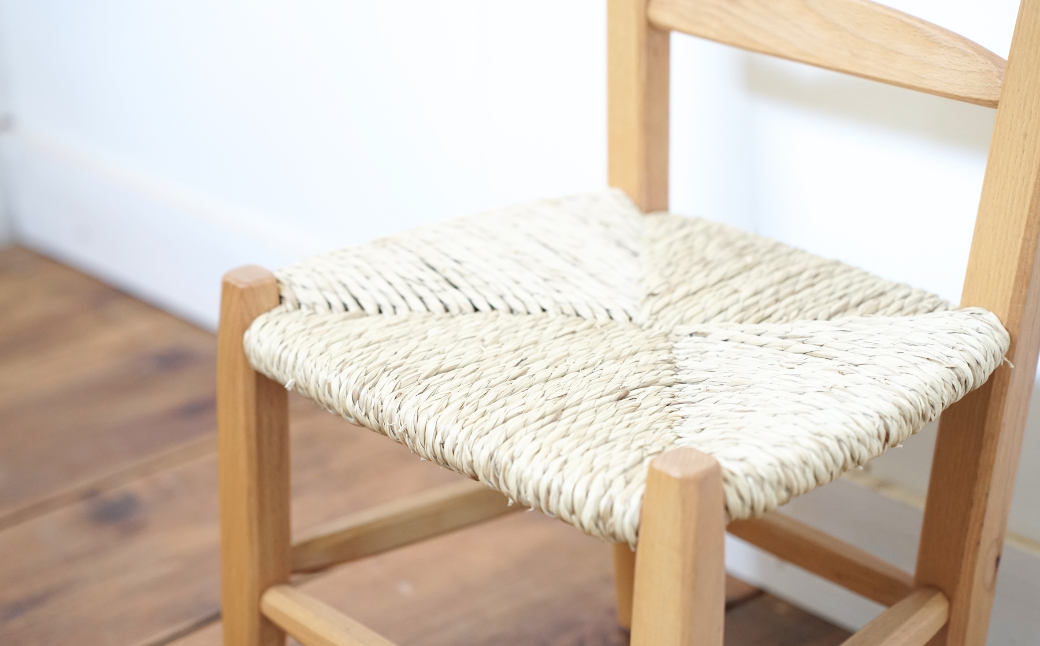 椅子 い草座面の素朴なこども椅子 手作り 木製 【Ojn Handmade Hut】 新潟県 出雲崎町