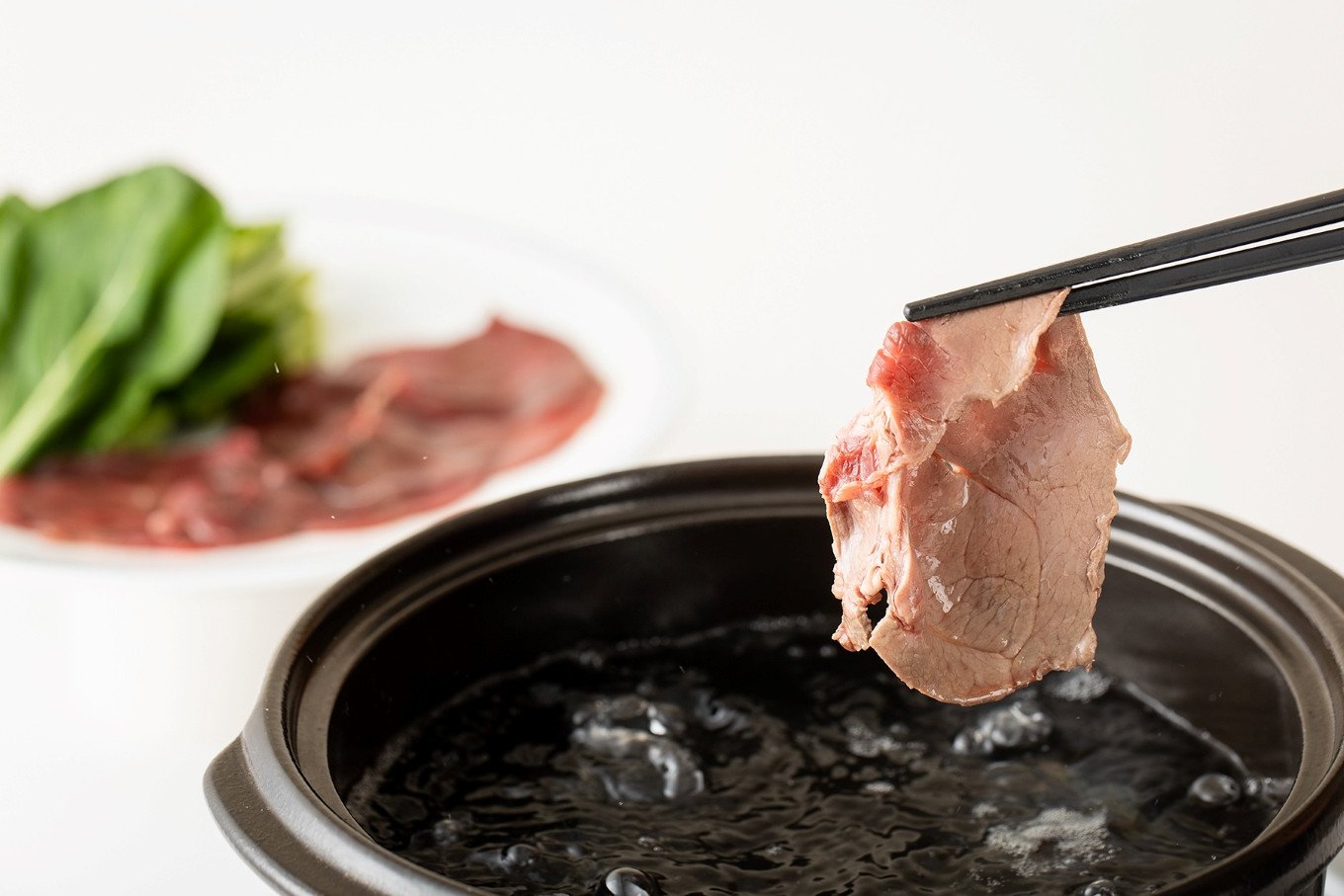 【大槌鹿】しゃぶしゃぶ用モモスライス 220g 岩手県産 天然鹿 鹿肉 しゃぶしゃぶ 鹿しゃぶ モモ肉 ジビエ ヘルシー 低カロリー 赤身 冷凍 真空パック 小分け