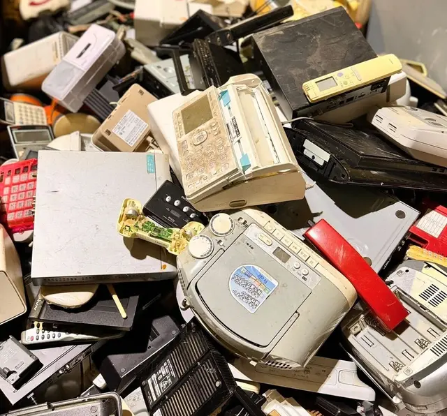 K18 スワロウズギフトリング 鏡面仕上げ サファイア付き sese urban mining jewelry 指輪 ジュエリー レディース アクセサリー