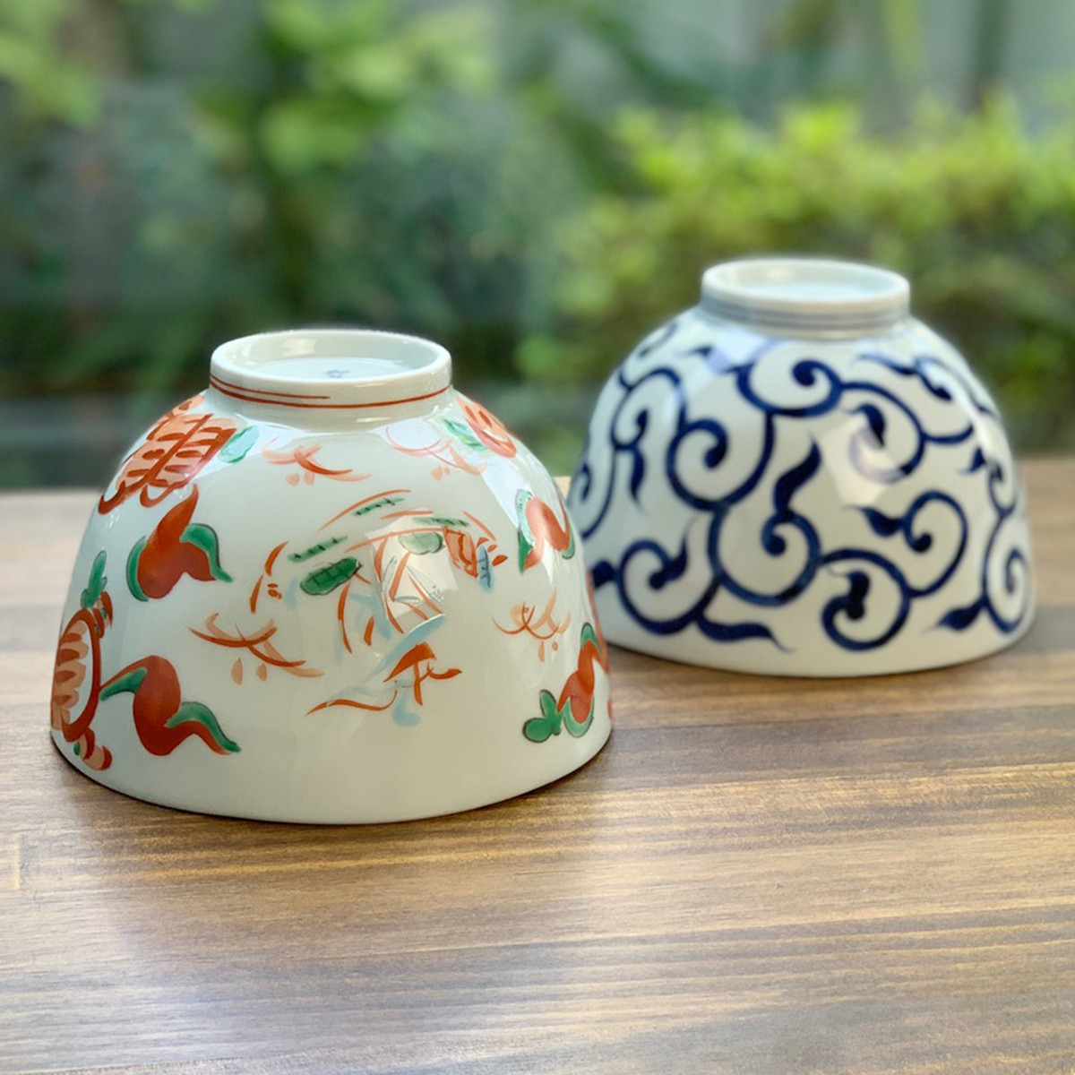 有田焼 めん鉢 (大) 2個セット【まるふく】そうた窯 食器 器 うつわ 和食器 麺鉢 丼ぶり どんぶり ミニ丼 深丼 和風 手描き うどん そば ペア 染付 赤絵 唐草 35000円 A35-683