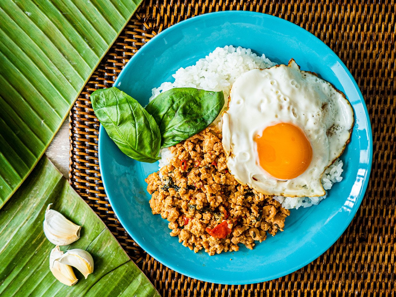 阿波尾鶏 ぜいたくガパオ 30食入 130g×30パック ガパオライス 国産 鶏肉 地鶏 エスニック タイ料理 常温 レトルト