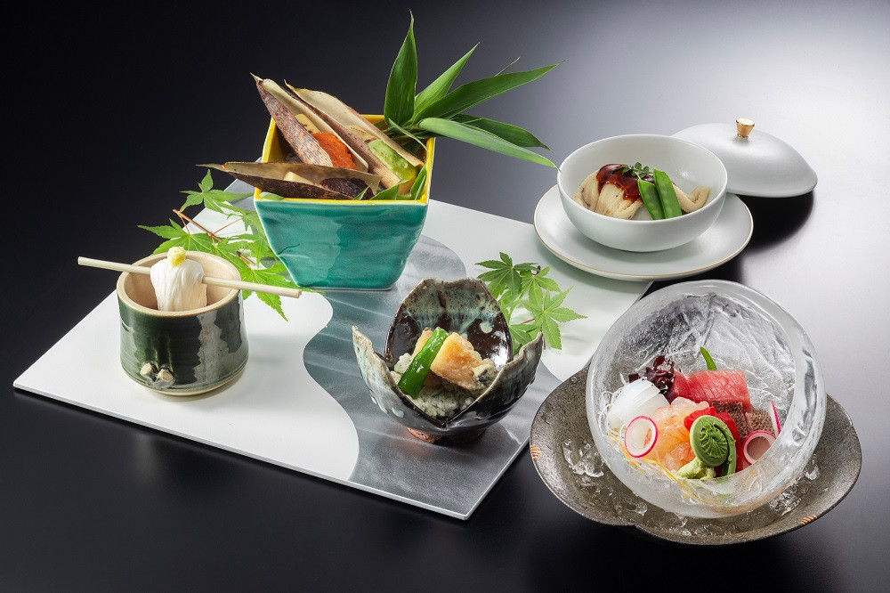 【あたみ石亭 別邸 桜岡茶寮】平休日1泊2食付 ペア 宿泊券《和室10畳+8畳》 温泉 熱海 伊豆 静岡 温泉旅行  ホテル 旅館 宿泊 宿 旅行券 温泉 観光 旅行 ホテル 旅館 チケット トラベル ふるさと納税旅行