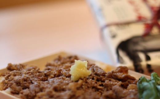 【全3回定期便】牛 神石しぐれ飯（冷凍）6個セット 牛肉 ブランド牛 A4 加工品 牛しぐれ 神石牛 ご飯 ランチ 昼食 夜食 神龍味噌 味噌 伝統 冷凍 弁当 お弁当 贅沢 グルメ お取り寄せ 惣菜 ご飯のお供 和食 おかず 自家製 レモンピール ご褒美 国産 黒毛和牛 ギフト 贈答 時短 便利 レンジ 温めるだけ 特産品 美味しい おいしい 定期便 広島県福山市/甚ごろう [BAEC025]