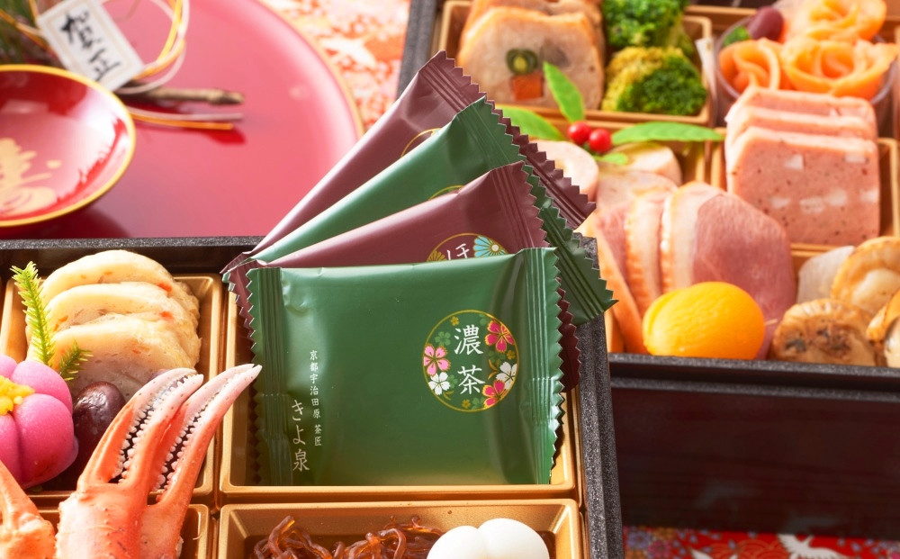 おせち 京都 和洋折衷 三段重(61品目、3~4人前)冷凍【先行予約/数量限定】〈本物の抹茶・ほうじ茶チョコ入り、おせち おせち料理 おせち料理2026 冷凍おせち 家族向けおせち 子どもおせち ふるさと納税限定おせち 3段重 3人前 4人前〉S4388