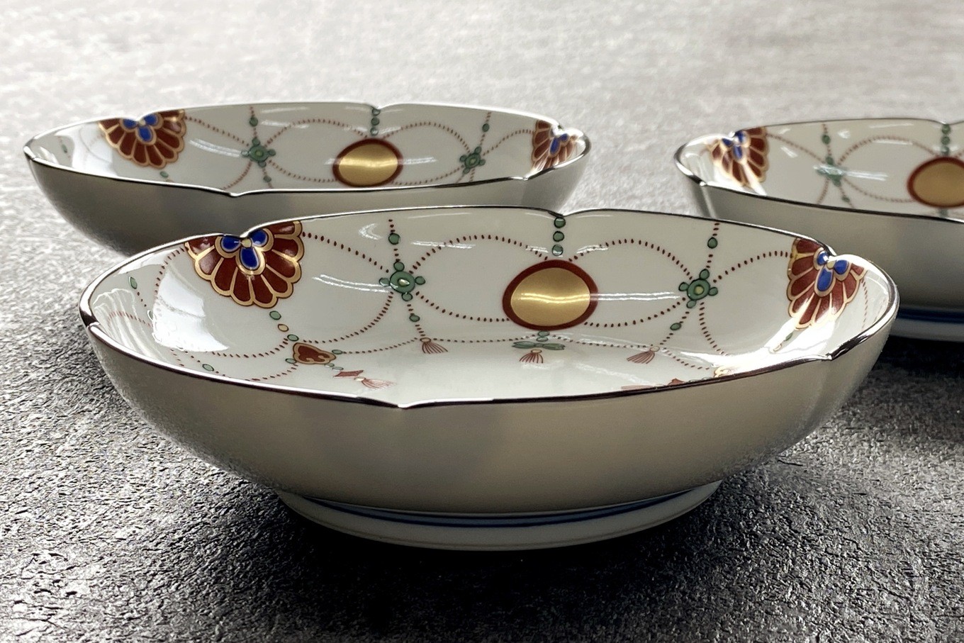 有田焼 其泉 赤玉瓔珞文 銘々皿 15cm 4枚【賞美堂本店】器 うつわ 食器 4枚 セット 皿 取皿 お祝い 縁起物 贈答 ギフト 食洗機対応 A75-85