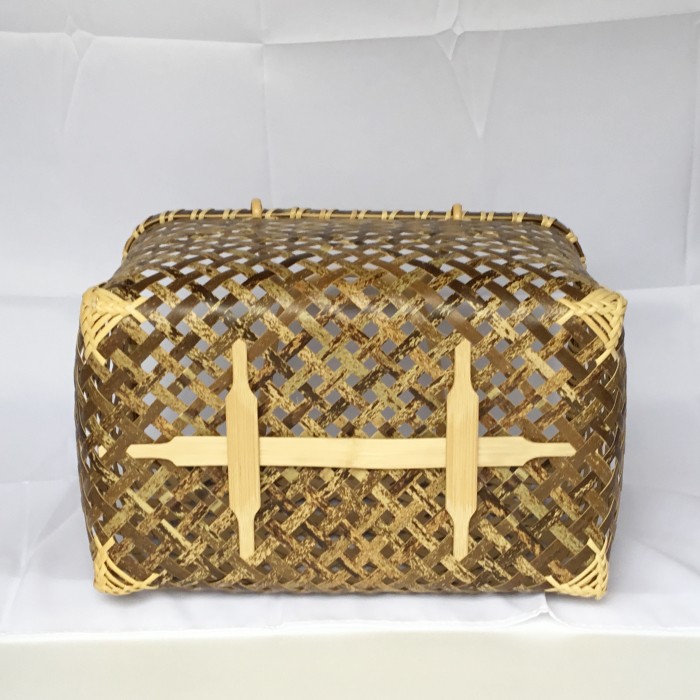 【 ハンドメイド 】 竹細工 虎竹 四ツ目 買い物篭 バッグ かご カゴ 篭 若鮎クラフト 工芸品 工芸 日用品 雑貨 インテリア バンブー 職人 手作り 上品 高級感 おしゃれ 国産 土佐 高知県 高知 四万十市 四万十 しまんと お取り寄せ 26-83