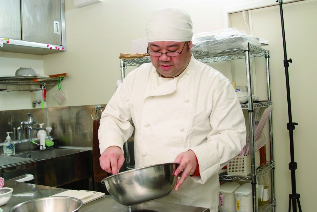 卵・小麦粉・乳製品不使用のチョコ三昧4号(12cm) 〈 チョコレートケーキ ホールケーキ アレルギー対応 冷凍 ケーキ お菓子 米粉 豆乳 スイーツ 洋菓子 美味しい 卵不使用 小麦不使用 乳製品不使用 動物性原料不使用 誕生日 お祝い ギフト プレゼント お土産 パーティ デザート おやつ 〉