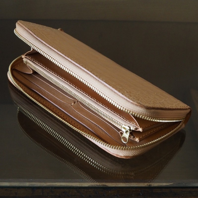 クロコダイルラウンドファスナー長財布 生成り色仕様 本革 クロコダイル ヌメ革 鰐 高級 ラウンドファスナー 財布 レザー 長財布 ワニ本革 ワニ革 手作り メンズ レディース プレゼント ギフト 贈り物 金運 風水 八幡市 京都 革工房むくり