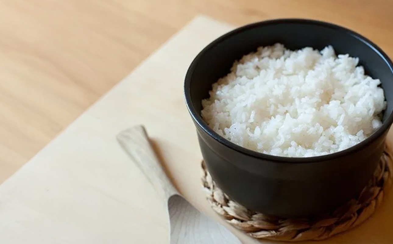 【萬古焼(ばんこやき)】ごはんを美味しく保存するスタイリッシュなおひつ 4th-market ヤソハチ お櫃 一合半 黒1個【八十八、おひつ、米、新米、レンジ、保温、保冷、万能、おしゃれ、かわいい、結婚祝、出産祝、セット、贈答、普段使い、手作り、一人用、家庭用、一人暮らし、家族、ファミリー、新生活、三重県 四日市市 ふるさと納税】