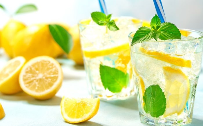 調味料 手しぼりTHEレモン（レモン果汁100％）100ml×6本 冷蔵 おすすめ 人気 ランキング 国産 瀬戸内産 ストレート 料理 飲み物 ドリンク 焼酎ハイボール 酎ハイ サワー カクテル ドレッシング 焼き魚 揚げ物 スイーツ 万能調味料 便利 小分け 瓶 ギフト 贈り物 プレゼント お取り寄せ  広島県福山市/八田保命酒舗 [BAET003]