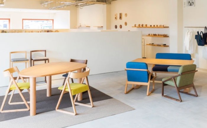 家具 椅子 kitoki 小泉誠デザイン WK45.W-zaisu(座椅子) インテリア 雑貨 いす チェア 座椅子 和 モダン シンプル ナチュラル 和室 リビング 書斎 国産 日本製 デザイナーズ家具 伝統技術 現代デザイン 疲れにくい フィット 暮らし 高品質 上質 職人 手作り 贈り物 ギフト 一人用 天然木 ぬくもり 安らぎ 癒し 広島県福山市/若葉家具株式会社  [BADX005]