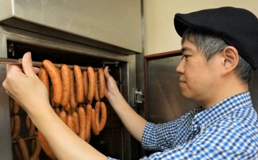 ソーセージ マイスター直伝手作り Cセット 5種 ウインナー チョリソー BBQ おすすめ 人気 詰め合わせ セット ハム ベーコン 燻製 スモーク ステーキ グリル 本格的 ドイツ製法 岐阜県産豚肉 グルメ おつまみ 酒の肴 夕食 おかず パーティー アウトドア キャンプ ギフト プレゼント 贈り物 贈答 お返し 内祝い  父の日  岐阜市/ドイツデリカテッセン　クリンゲン [ANBQ003]