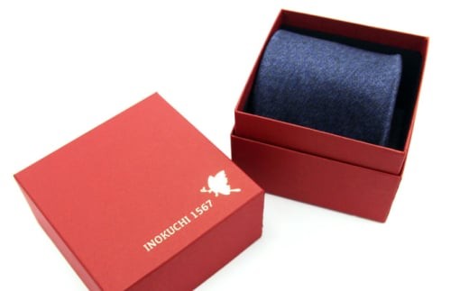 ネクタイ シルク （INOKUCHI1567 ） 岐阜蝶柄 赤色 ビジネス スーツ メンズ おすすめ 人気 高級 国産 絹 ギフチョウ 蝶々 昆虫 歴史 織田信長 ゆかりの地 おしゃれ かっこいい 上品 フォーマル カジュアル 冠婚葬祭 男性 父の日 敬老の日 ギフト プレゼント 贈り物 贈答 お返し 内祝い お祝い 就職祝い 誕生日 記念日 岐阜市 / 皐月屋 [ANBR007]