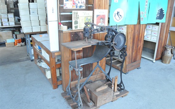 市松（赤）（女性用：22.0cm） ／  たび タビ 創作足袋 ファッション 和小物 埼玉県 特産品 No.370-07