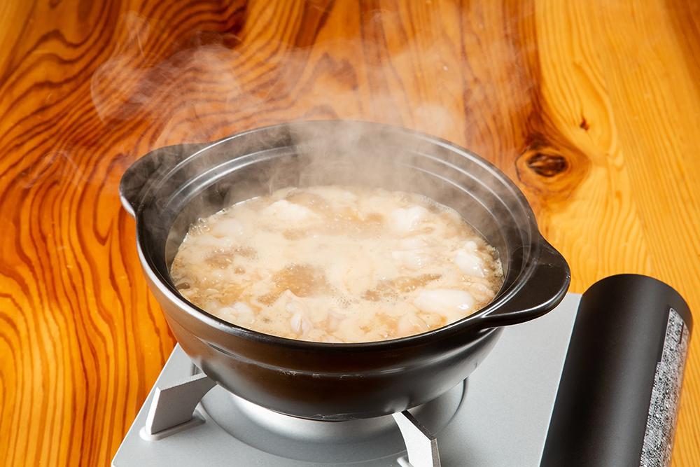 【九州銘柄産 黒毛和牛】博多もつ鍋 西新初喜の食べ比べセット【味噌味・醤油味】2～3人前　野菜なし【離島配送不可】