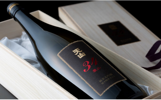 天山純米大吟醸 愛山34（桐箱入り）1800ml