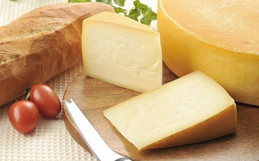 北海道・十勝産の生乳を１００％使用した自家製チーズです。
