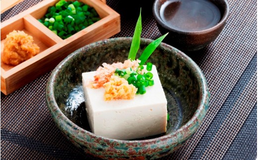 生姜やねぎと一緒に豆腐に添えて。