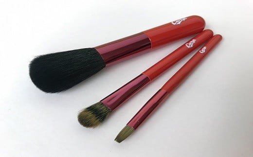 広島県熊野町のふるさと納税 熊野化粧筆　カープ化粧用ブラシ3本セット