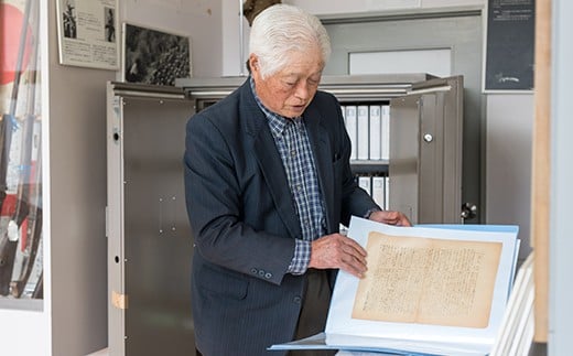 ここに寄贈されている軍事郵便は、藤根地区で教師をしていた故高橋峯次郎先生に宛てて、出征した教え子が送った手紙です。