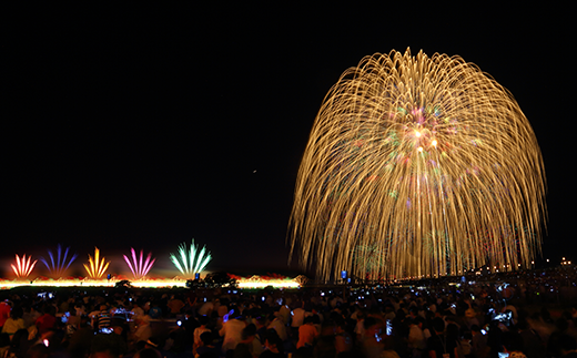 8月3日】長岡まつり大花火大会「A会場【長岡駅側（右岸）】ベンチ席（１名様分）」※5月27日（月曜日）正午より受付開始 - 新潟県長岡市｜ふるさとチョイス  - ふるさと納税サイト