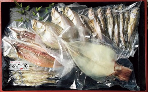 旬の美味しい鮮魚を厳選してセットにします