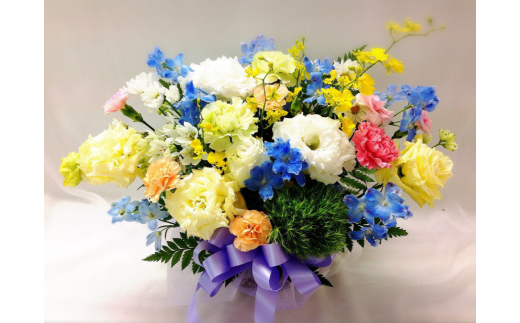 お供えフラワーアレンジメント　写真は和洋花です。※写真はイメージです。