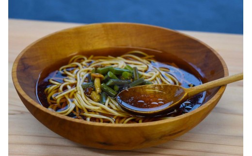 乾麺なのに、つるっともちもちした食感は「西わらび」のおかげです。