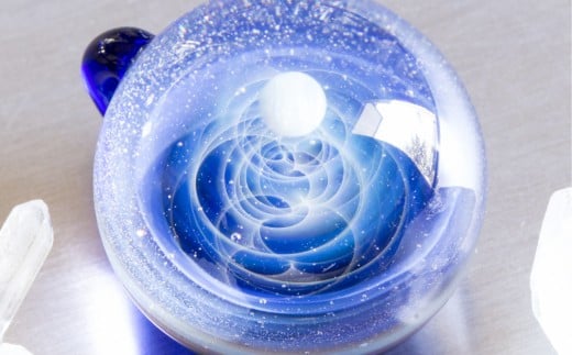 ガラスペンダント「硝子仕掛けの宇宙」職人技の光る手作りのガラス細工 