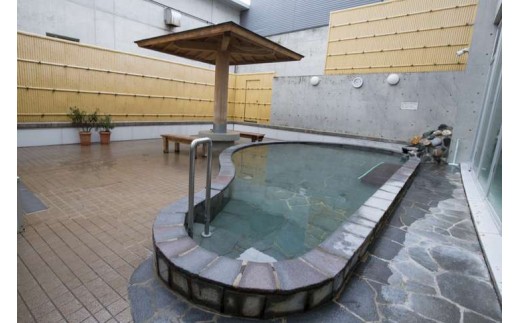 温泉の知識と正しい入浴方法の技能を身につけた「温泉ソムリエ」「温泉ソムリエマスター」が常駐しています。