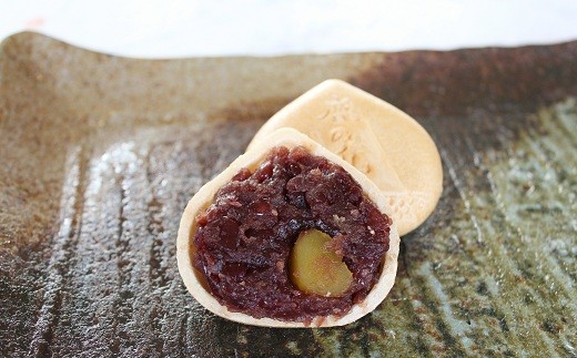 京丹波産丹波大納言小豆のつぶあんは、小豆本来の甘みがしっかりと感じられます。