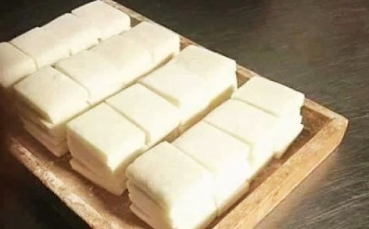 国産のもち米100%の新米を使用した青柳の手作りお餅。