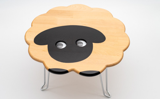 【創温手 順工房】木製「サフォーク羊の3本脚テーブル」（285㎜×285㎜×12㎜、高さ190㎜） 1352656 - 北海道士別市