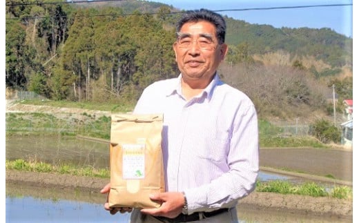 嶺南ファームの土屋さんが丹精込めて育てたこだわりのお米です。