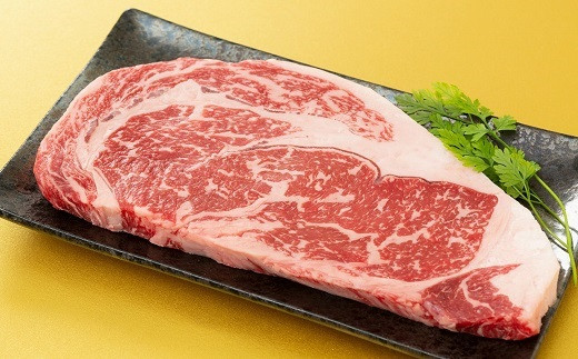 近年、健康志向の中で特に注目されている牛肉です。肥後の赤牛をステーキ用に５００ｇカットしています。
