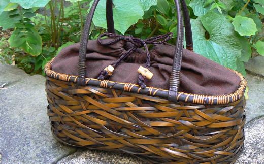 唯一無二の逸品。竹職人の毛利健一が作る、やたら編み竹のカゴバッグ