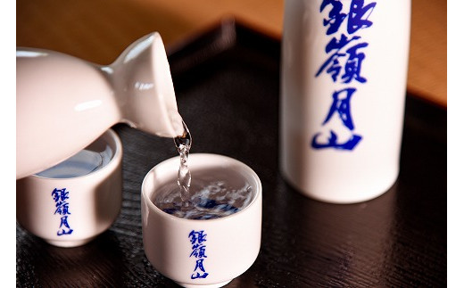 12年間、低温熟成させた日本酒ならではの、しっとりとした穏やかな味の広がり、上品な熟成香がお楽しみいただけます。