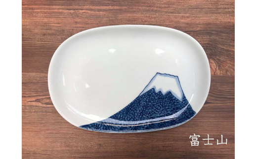 ４種類のうちご希望の柄の皿を１個お届けします。(丸・3本・横一本・富士山)