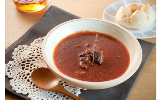 【短角牛の濃厚トマトスープ】トマトと牛肉の旨みがぎゅっとつまったスープ