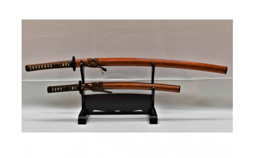 H85-08 模造刀 飾り刀（金茶） 大小セット 刀掛け付き　( 濃州堂 )