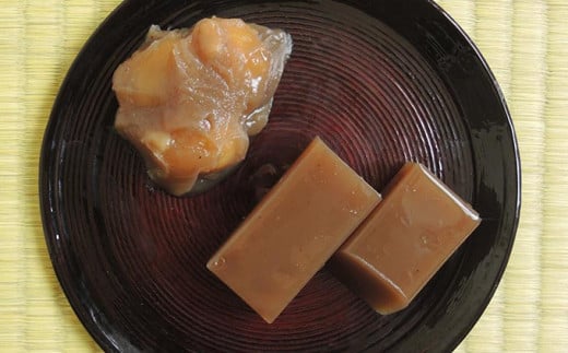 創業二百年の老舗「桜井甘精堂」が守り続ける伝統の味「栗ようかん」と「栗かの子」を1回で食べきれる少量サイズにした詰合せです。
