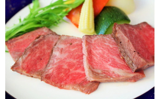 ディナーは神戸ビーフの素牛「黒田庄和牛」を使用したローストビーフを堪能できる贅沢なコースです。