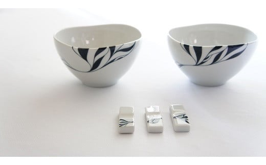 陶芸家　山本和哉氏によるシンプルで洗練されたデザインのお茶碗２個＆箸置き３個！