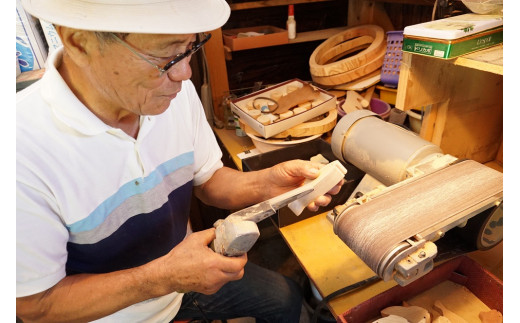 ひとつひとつ丁寧に手作業で制作しています