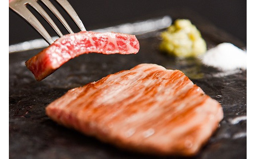 純粋なお肉の旨さを一番楽しむ事ができるサーロインは、焼きすぎないミディアムやレアで食べるのがおすすめです。