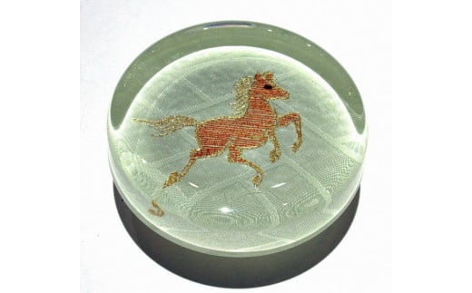【伝統工芸／江戸刺繍】ペーパーウェイト（馬）　ガラス台仕様です